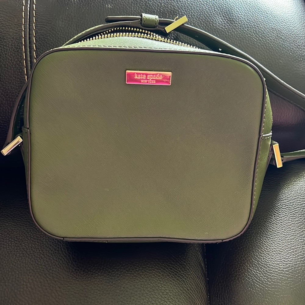 Kate Spade brand new never worn crossbody pocketbook